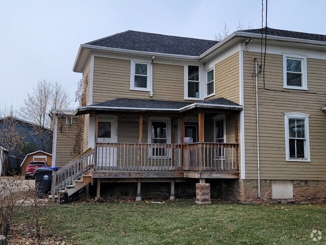 Building Photo - Large 1 bed upper Heat & Water included Unit 3 Rental