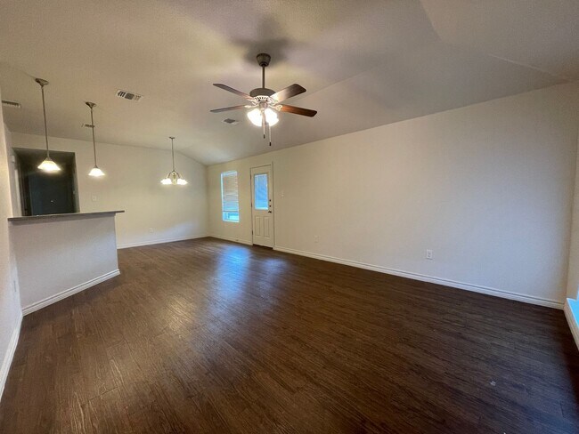 Photo - 1525 Justin Lp Unit B