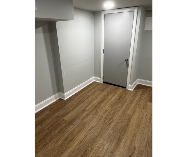 Photo - 2406 Wilkens Ave Unit 6 W/Bath Available $750 6