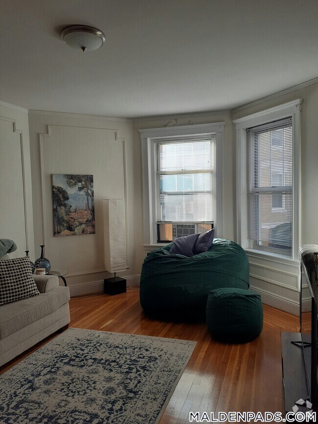 Building Photo - 90 Maple St Rental