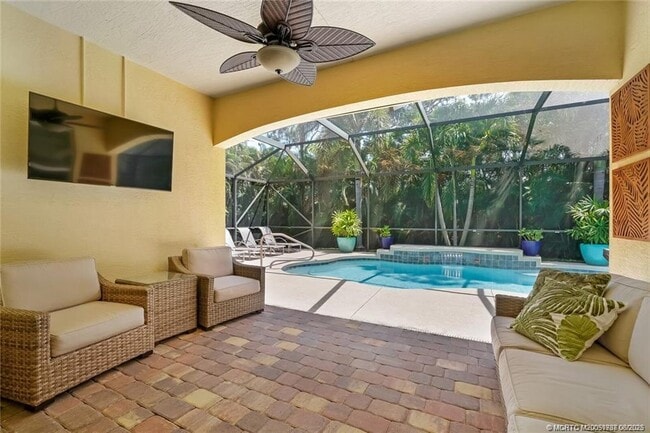 Building Photo - 521 NE Abaca Way Rental