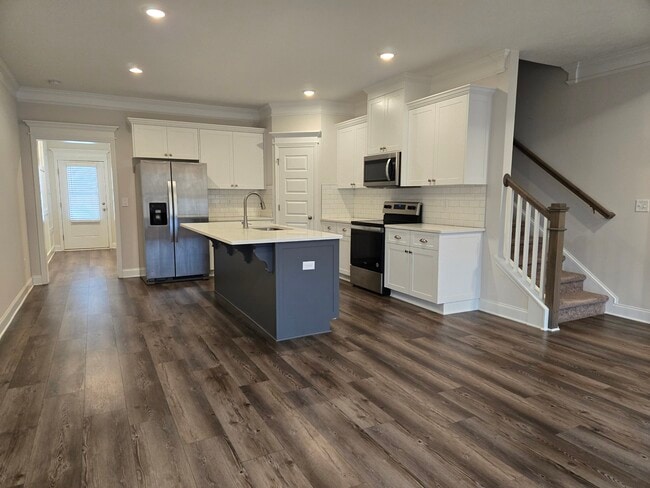 Photo - 1063 Linsmore Ave