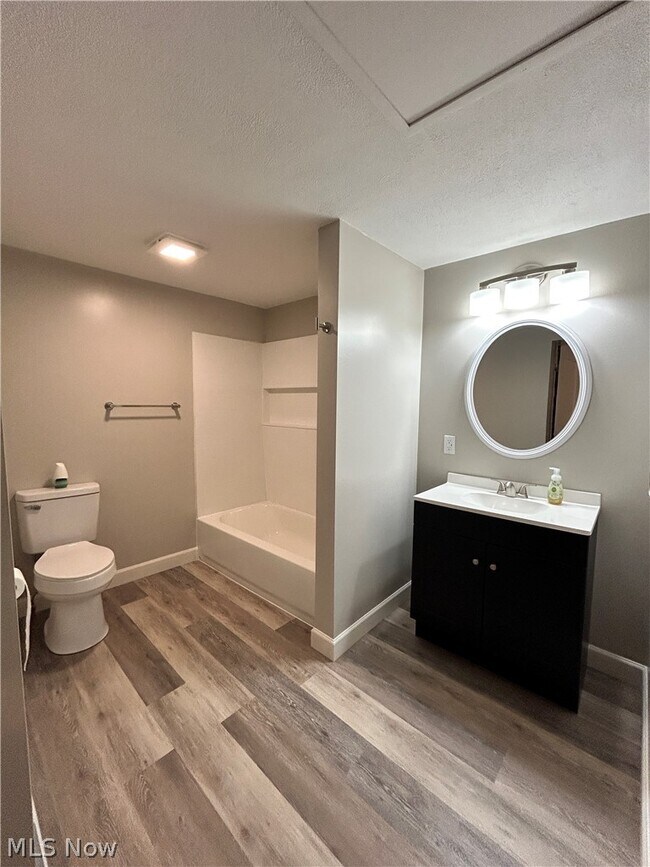 Photo - 102 N 3rd St