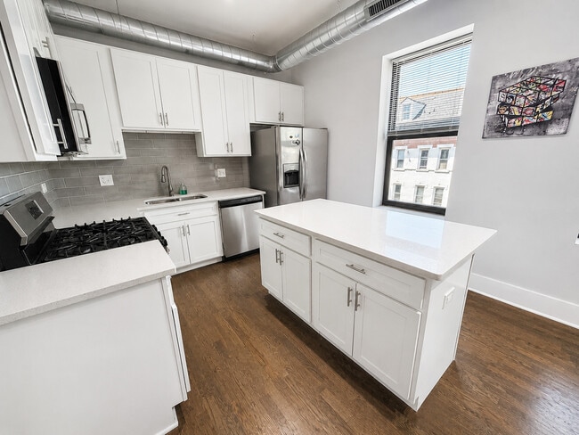 Photo - 1044 W 18th St Unit 3R
