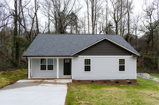 Building Photo - Like new house in nice Concord location!!