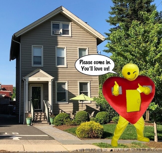 Building Photo - 142 Walnut St Unit A