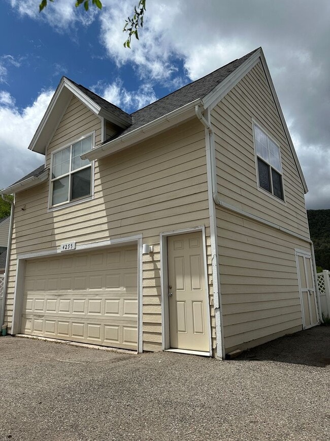 Building Photo - 4255 Fanning Pl Unit 2