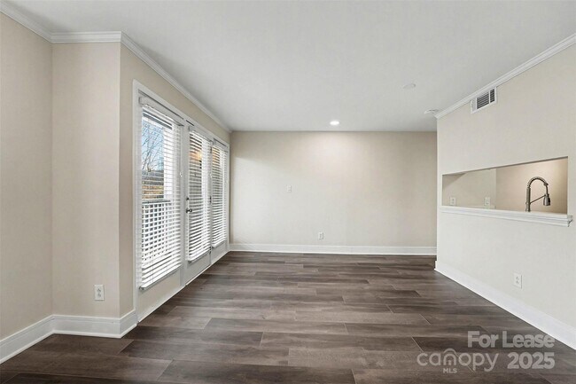 Photo - 300 S Cedar St