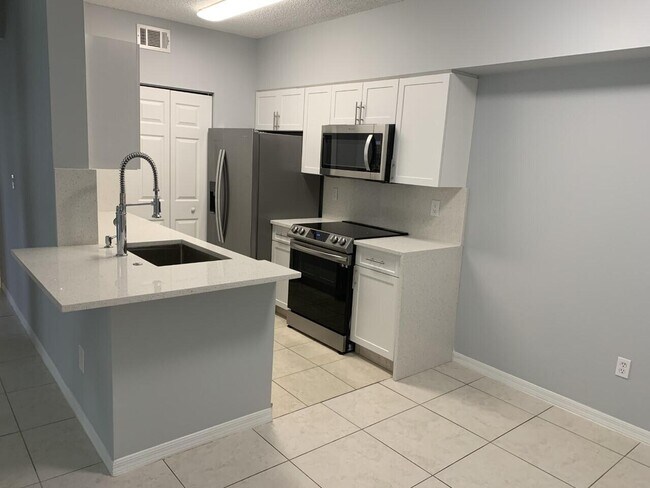 Building Photo - 10300 Fox Trail Rd S Unit 808