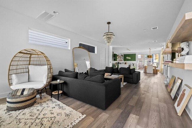 Photo - 404 Powell Cir