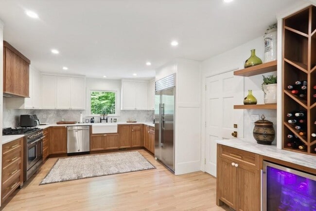 Photo - 1007 Somerset Dr NW