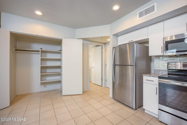 Photo - 848 E Park Modern Dr