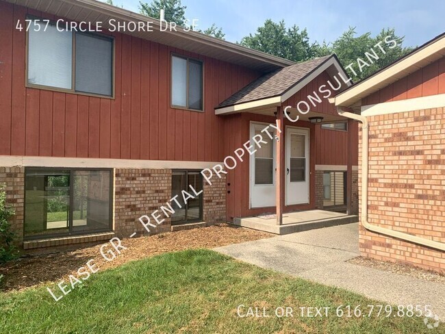 Building Photo - Two Bedroom Duplex in Kentwood! Rental