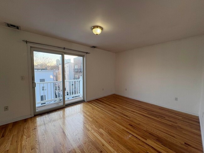 Building Photo - 37 Reservoir Ave Unit 2