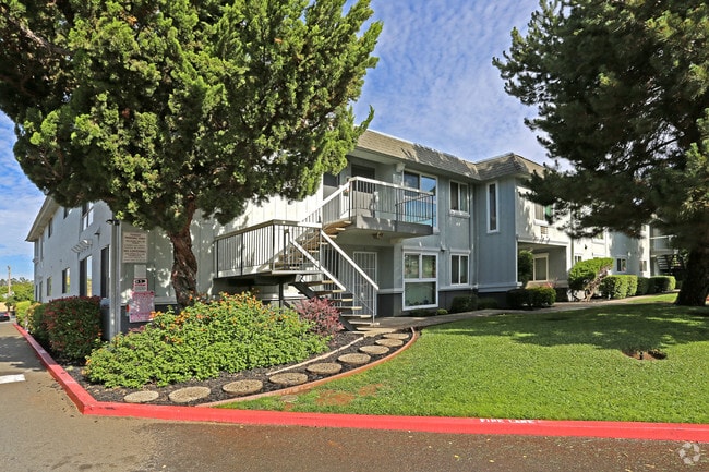 Building Photo - Heatherwood Apartments