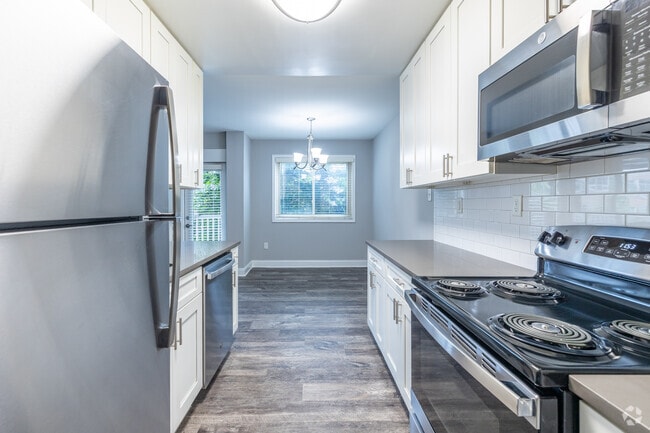Interior Photo - The Alante in Alexandria Rental
