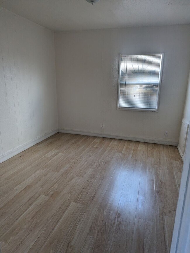 Photo - 814 7th St Unit 4