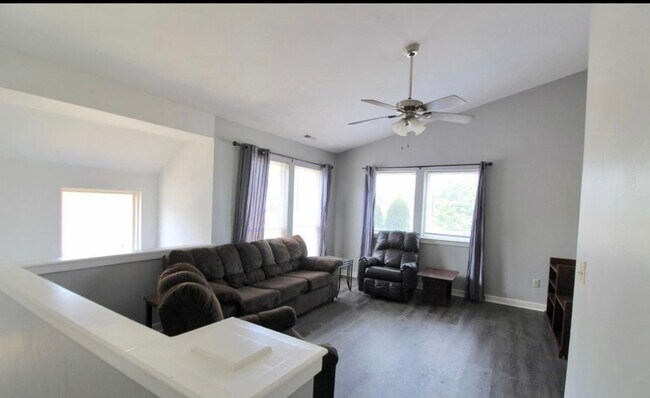 Photo - 1426 Devon Ln