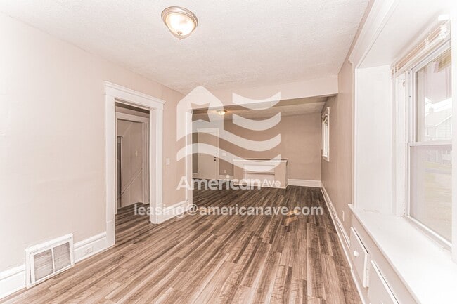 Photo - 460 Evers Ave