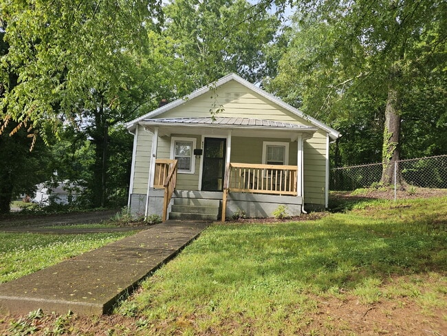 Photo - Charming 2-Bedroom Home Near Downtown Lincolnton!