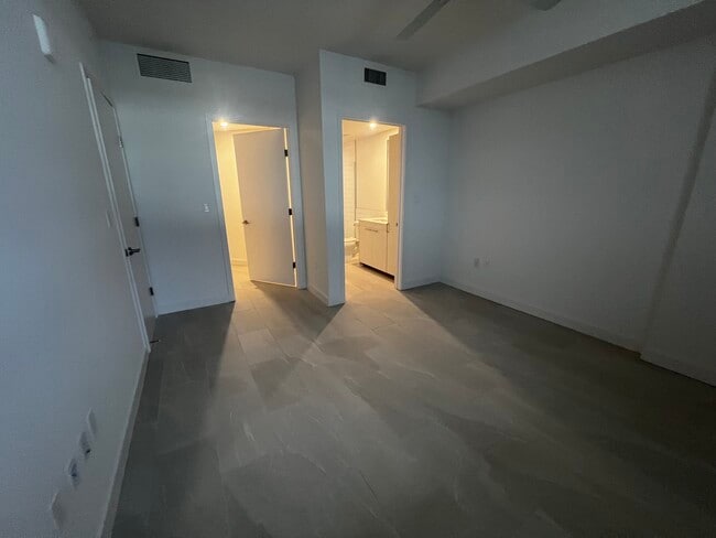 Photo - 132 NE 22nd St Unidad B1