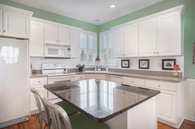 Photo - SOUTH SIDE HOLLAND 4 BED 3 BATH HOME