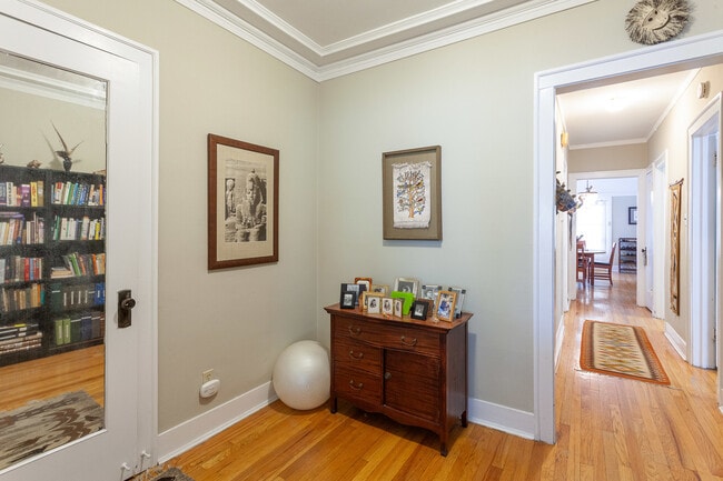 1451 W Berwyn Ave