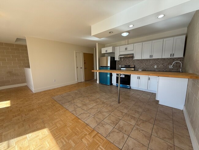 Photo - 5807-5811 32nd Ave