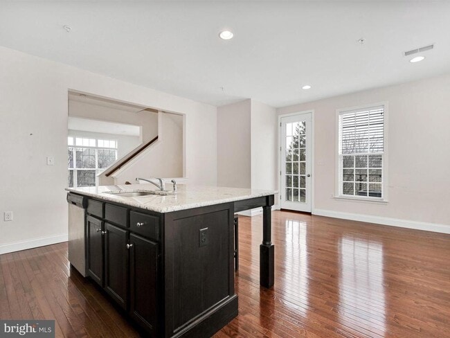 Photo - 147 Putnam Way