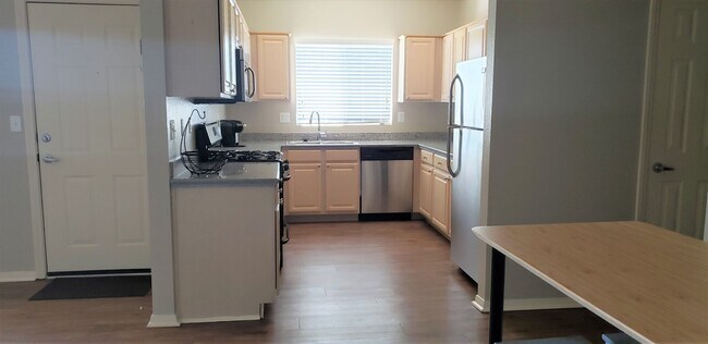 Photo - Beautiful3 bedroom condo, located in a 24 ... Unidad 2077