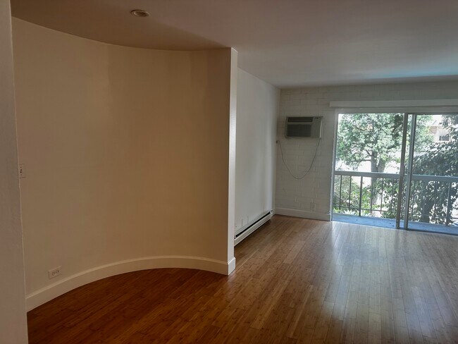 Photo - 1440 Veteran Ave Unidad #208