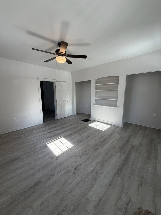 Photo - 1015 Eastman St