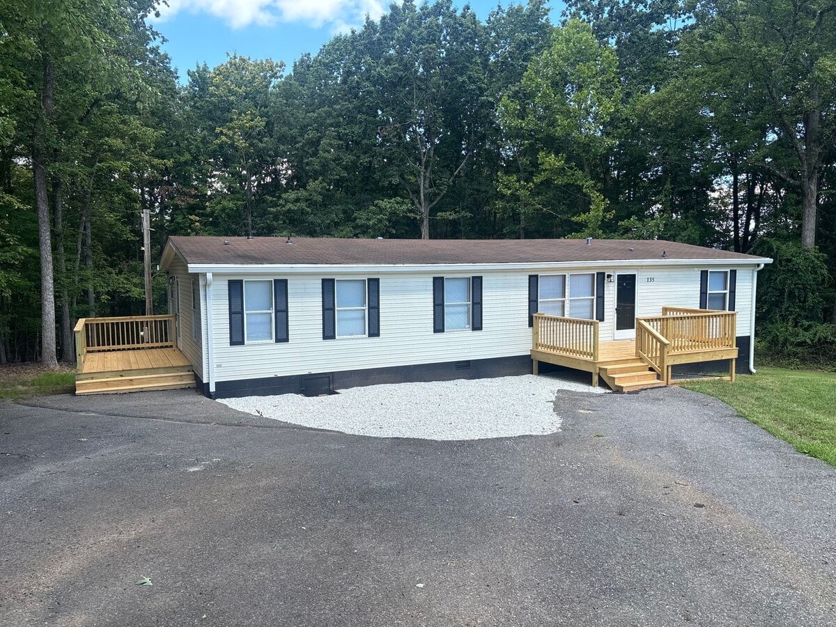 One Level House with Large Yard - One Level House with Large Yard