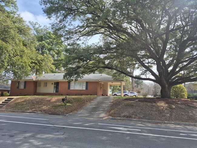 Photo - 1802 S Elm St