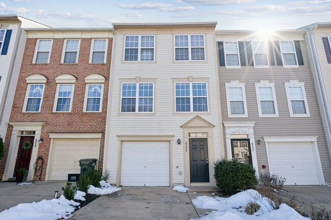 Stunning 3 bed 2.5 bath townhome near King... - Stunning 3 bed 2.5 bath townhome near King...