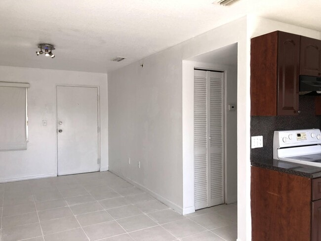 Photo - 1453 SW 3rd St Unit 306