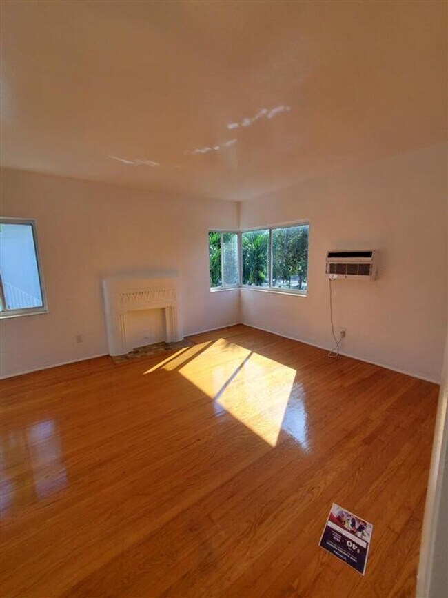 965-975 Biarritz Drive