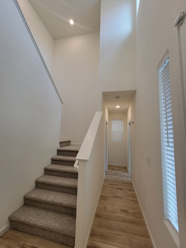 2225 S Vista St