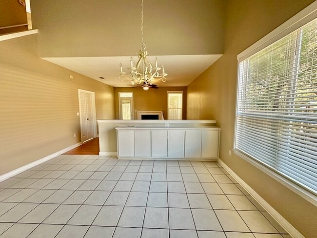 Photo - 302 Cll Escada