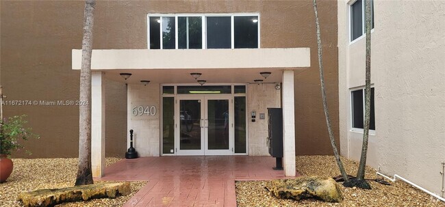 Building Photo - 6940 Miami Gardens Dr Unit 1-431 Rental