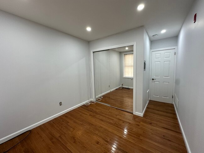 Photo - 2333 Catharine St Unit 3