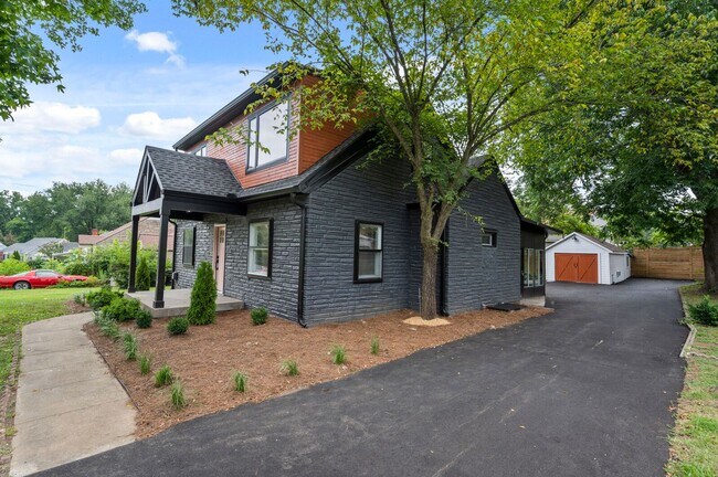 Photo - 2537 Stinson Rd