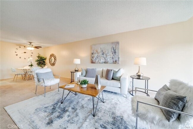Building Photo - 12830 Burbank Blvd Rental