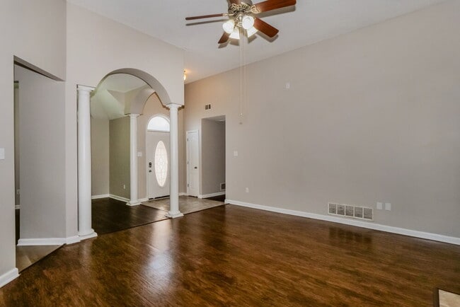 Photo - 320 Terry Rd