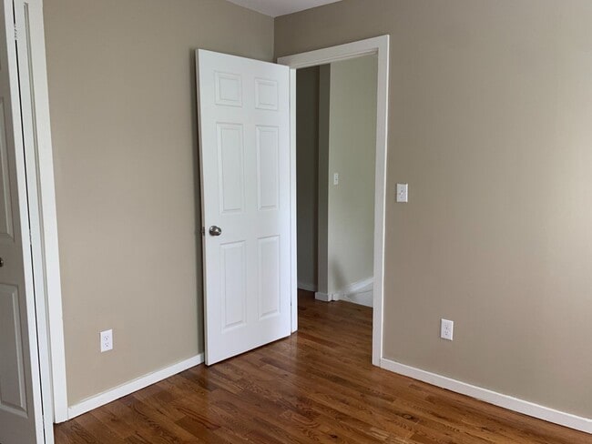 Photo - Gorgeous 3BR, Single Family Home IN EAST ROCK! PARKING! LAUNDRY!