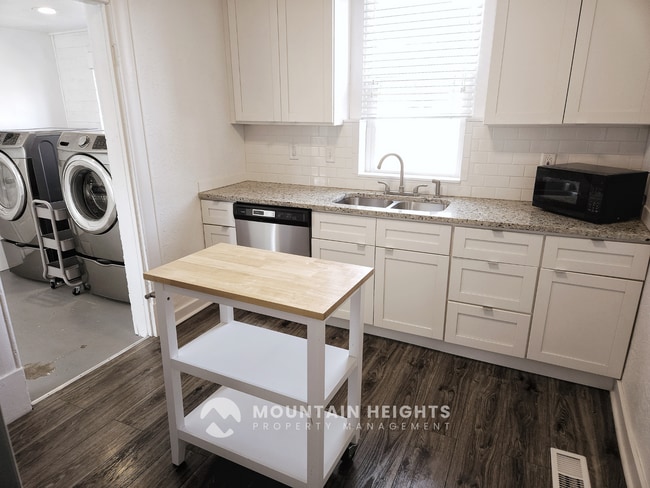 Photo - 1074 E Kensington Ave