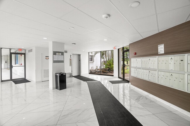 Building Photo - 16141 Blatt Blvd Unit 307