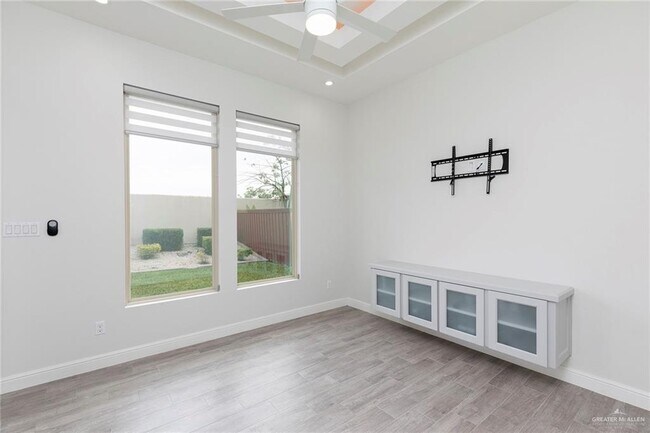 Photo - 2200 S 10th St