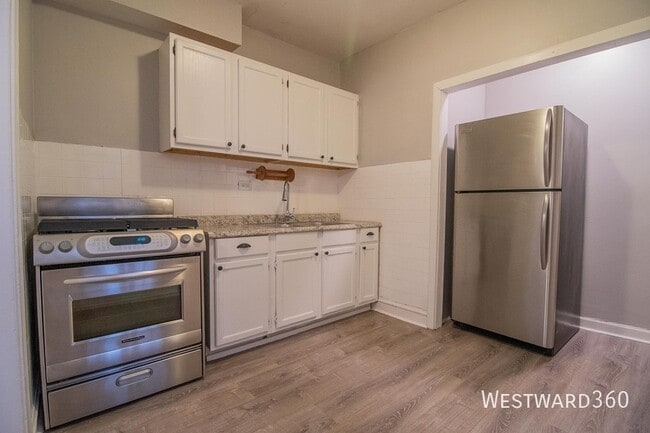 Building Photo - 2056 W Arthur Ave Unit 1W Rental