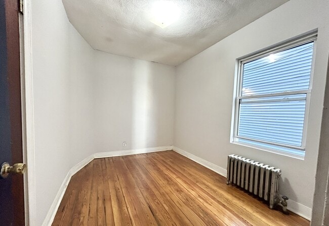 Photo - 18 Eastman St